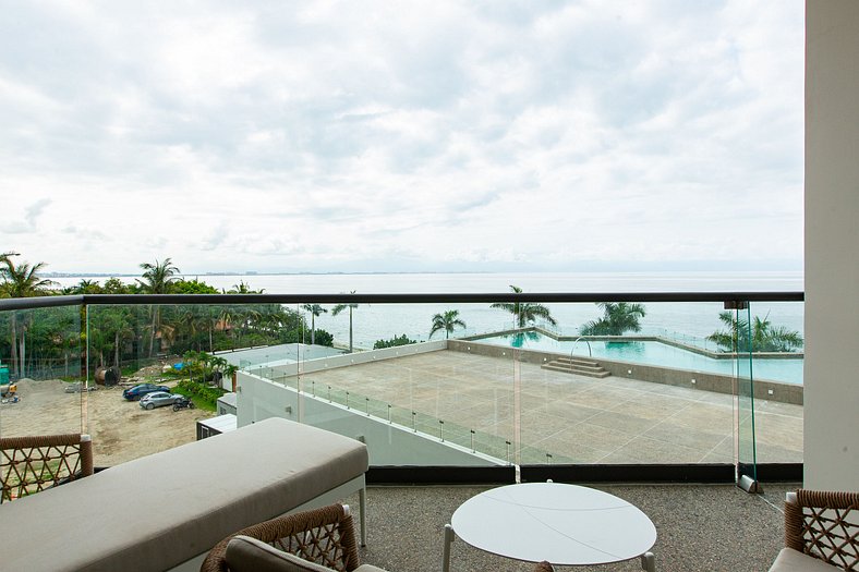 Beachfront Condo, Zantamar 205