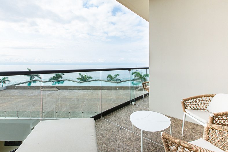 Beachfront Condo, Zantamar 205