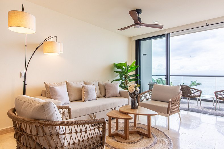 Beachfront Condo, Zantamar 205