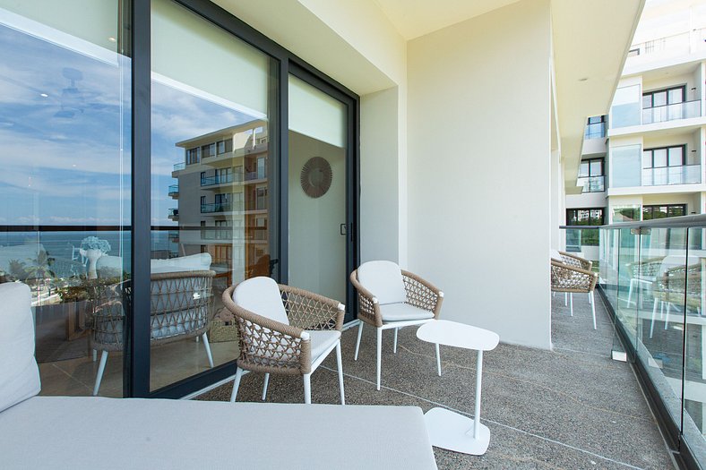 Beachfront Condo, Zantamar 305