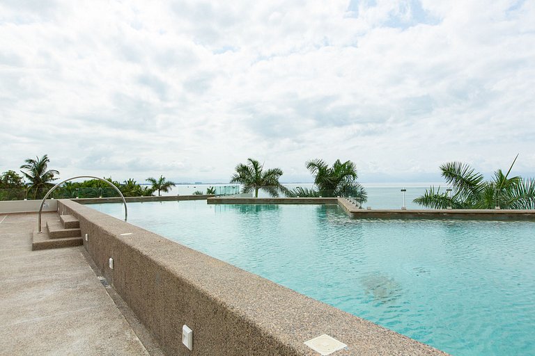 Beachfront Condo, Zantamar 305