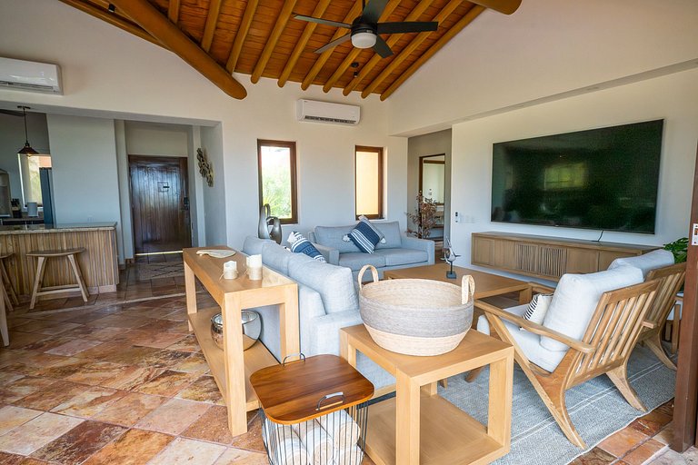 Villa Jaguar. NEW Front Beach House